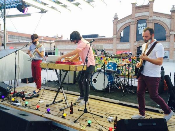 enchurdigun's tweet photo. AMOR por @ComputadoraBand en #terrazaMatadero x @madrid_radical http://t.co/1EpwJlLRLo