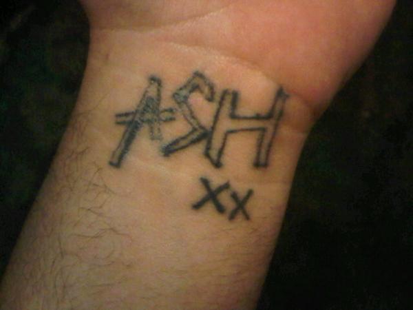lou on X: "i dont think ashton irwin ever look at the tattoo i made cuz of him but i still love it #5sos https://t.co/K2MDmyyXc3" / X