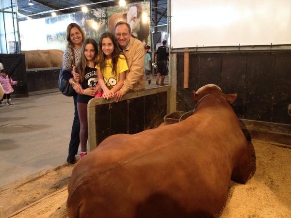 VieiraPDT's tweet image. Vieira visita @expointer_rs com a família antes de painel na casa da RBS. #Expointer2014 #Vieira12 #Equipe