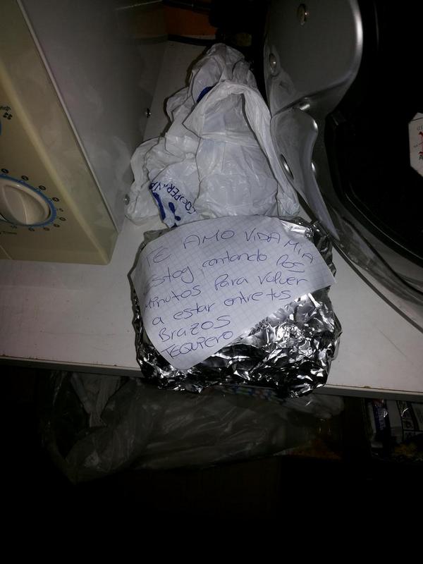 sergiojaen__90's tweet photo. Llegar al trabajo abrir la bolsa del bocadillo y ver lo que me ha puesto mi @DesireeLuque anises esque me la como!!! http://t.co/ChIDP8EizQ