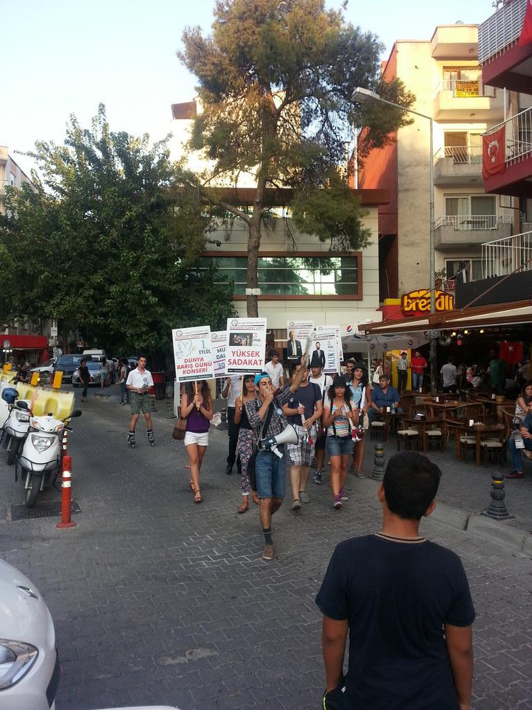 iyibirseyas's tweet photo. Fuar Habercileri her yerde (: #Bornova #Kucukpark #83ief #ief #fuardanhabervar #fuardanhaberver #iyibirsey #izmir http://t.co/N8wiALpPNW
