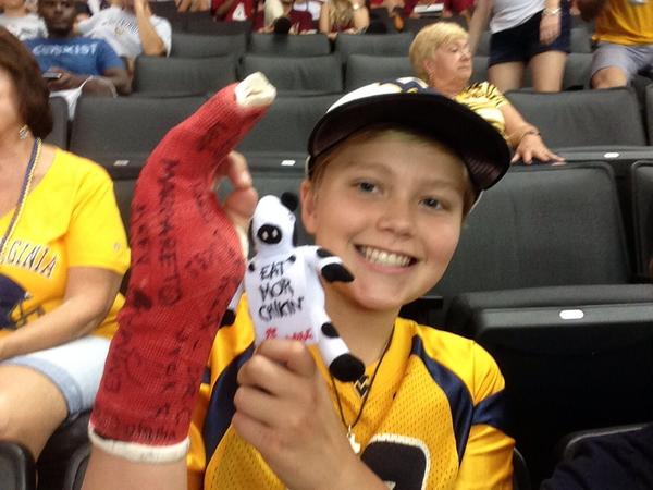 MagsnMikewith5's tweet photo. #cowselfie http://t.co/jT5SUc0DnS