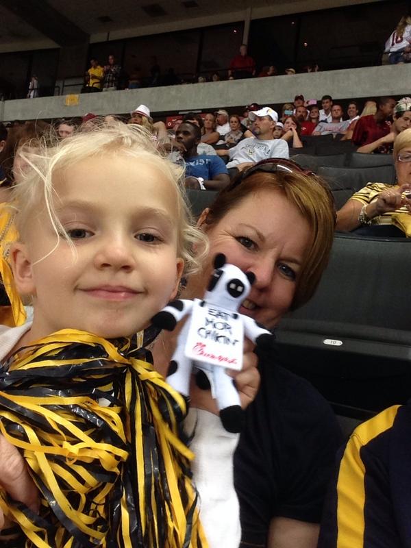MagsnMikewith5's tweet photo. #cowselfie http://t.co/j5pXt7OG3g
