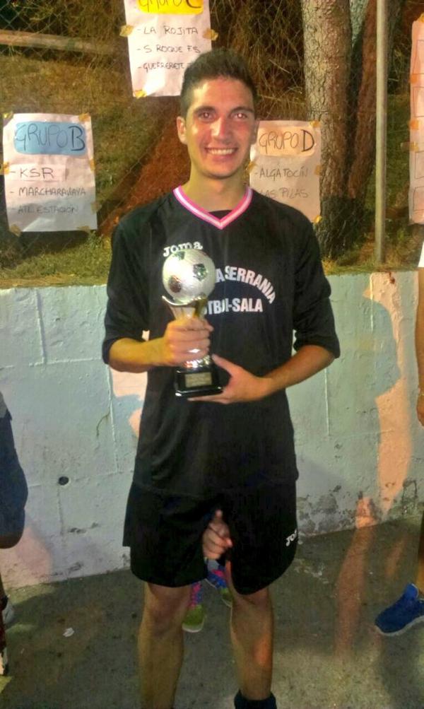 curromr's tweet photo. Primeros y mejor portero de la VIII maraton de futbol de algatocin!! #dondefs http://t.co/sxMTxYCJUq