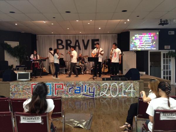 WeAreCaptured's tweet photo. Mic test, mic test, 1, 2, 3! 
Time check: 5 minutes til #POPRally2014 #Brave #NJMeetsTO http://t.co/dQ1u9AU82g