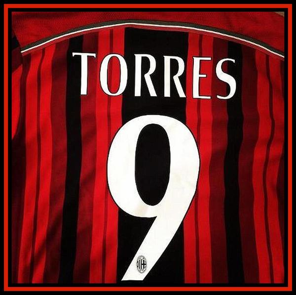 تويتر \ Sp_ | AC على تويتر: "| FOTO | Fernando Torres llevará la camiseta de AC Milan. Así venden en las tiendas oficiales | http://t.co/uGzX9doq1a"