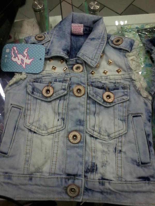 mamiaventuras's tweet photo. Hoy fui en busca de un chalequito para fer y lo encontreee 
No esta mono?? ♡ http://t.co/ydoXOKV0Oz