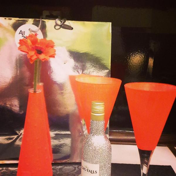Allglitzythings's tweet photo. Glitzy vases! Get in touch to order yours :) http://t.co/gU8Oe0Vz0f