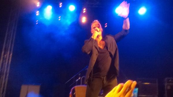 kāpēc A. Kivičam laulības gredzens ir nepareizajā pirkstā?