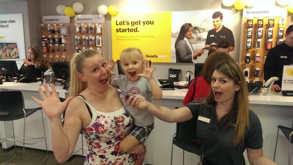 madrigal_mattm's tweet photo. SWNW Spokane Mall making people smile!! #swnwhappycustomer #doubleisbetter #ItsANewDayForData @RickyKBaker http://t.co/Z0cQCuPoec