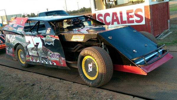 SoGaRacing's tweet image. G. Lloyd sure enough makes it look Easy as he leads #EMod Flag2Flag for Heat Checkers &amp;amp; grabs P1 for Feature start!!!