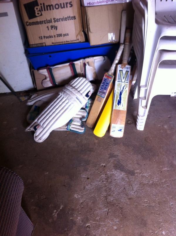 EllerslieCC's tweet photo. Free gear to a new home. Come and collect it at Junior Muster Day. #ECC http://t.co/A15AMCJ3M4