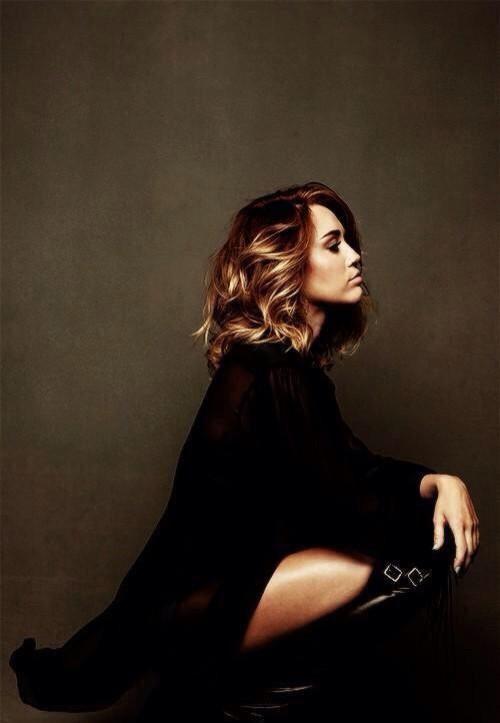 ExtraMiley's tweet photo. Miley is perfect http://t.co/uxIbKXU8Xk