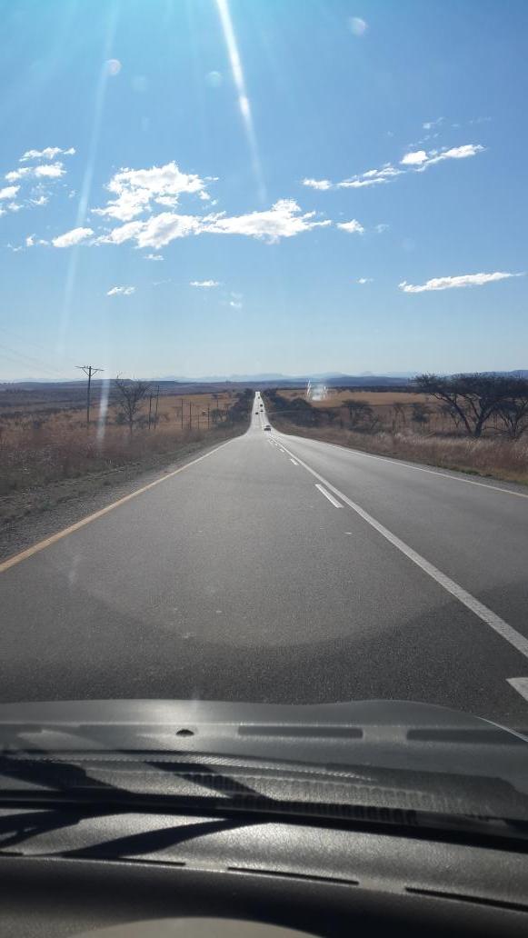 hellojai's tweet photo. Country roads. Clear blue skies. My music. Pure bliss. http://t.co/fNB06PBqWS