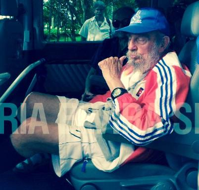 guicho315's tweet photo. LO Q QUEDA D ESCORIA #FIDELC http://t.co/sCuOZjOc9L Y TODAVÍA EL ENERGÚMENO #NMaduro Y BAZOFIAS D #FAN LE RINDEN CULTO.@alFranceschi @FJVL87