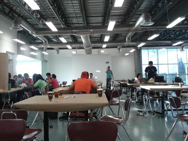 melodijeronmx's tweet photo. Se esta llevando a cabo el Startup Weekend Chihuahua #SWCuu @swchih Excelente evento de emprendedores! #cuu # eventos http://t.co/O0YNuxd0ll