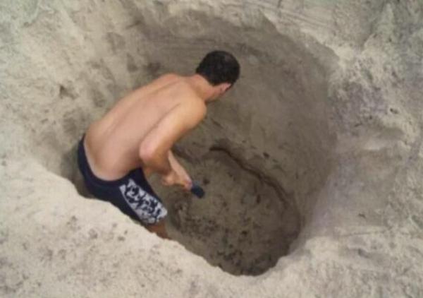 ReedsTeam's tweet photo. When I launch a bomb the out field be like.... #wiffleball @ucaintramurals http://t.co/uhbaD7CRss