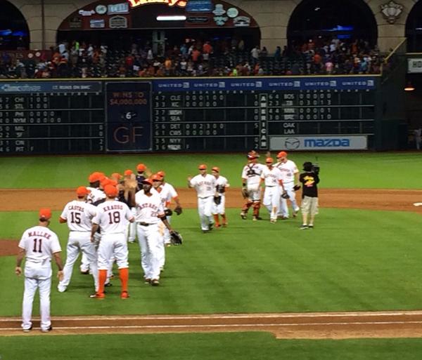 astros's tweet image. Handshakes and High Fives for the #SilverBoot! #Astros 2, Rangers 0. #DefendHouston