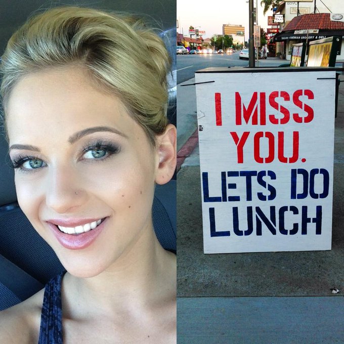 Just got off set and I am STARVING! 
Searching for something tasty on Ventura boulevard ?
?
#Foodie http://t