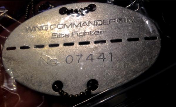 PW_75's tweet image. Ich habe mal ins Regal geguckt. Sogar die Fliegermarke lag noch drin. :D #WingCommanderIV