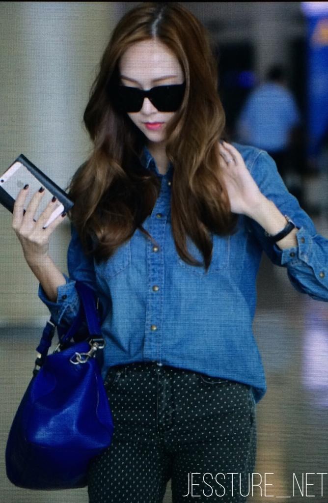 BwVfBIdCEAAES0_.jpg:large