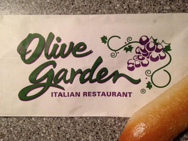 KarlaHoffman's tweet photo. Salad and bread = my #happymeal Thanks @olivegarden ! #ItalianFastFood http://t.co/McsqrRJNkG