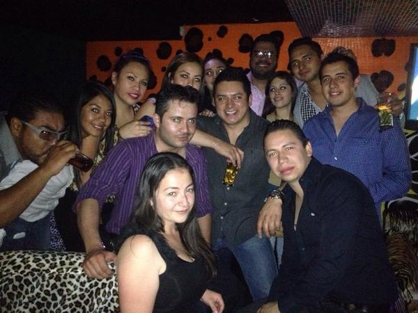 NazCamacho's tweet photo. @iClubFans Felices de estar festejando el cumple de nuestro querido Pepe!!!! #Chantant 🎉🎈😁🎈🎉 http://t.co/MdkkccwzFC