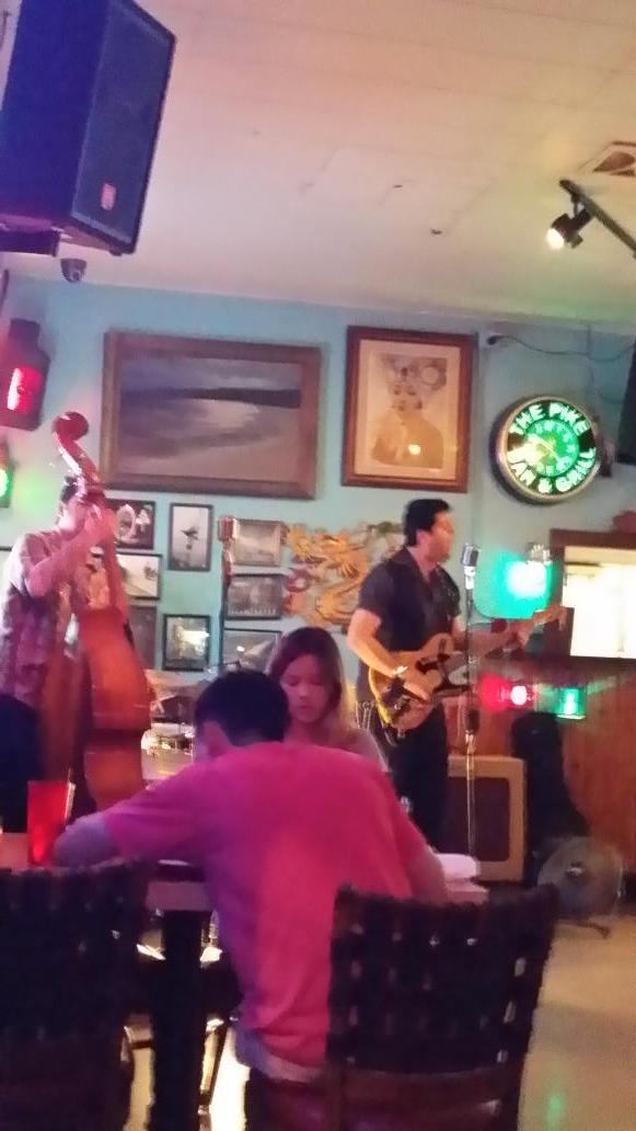 itsDuber's tweet photo. Rayford Brothers are Chill at the Pike Bar in LBC. #pikebarandgrill #lbcmusic http://t.co/MATCfHEbJy