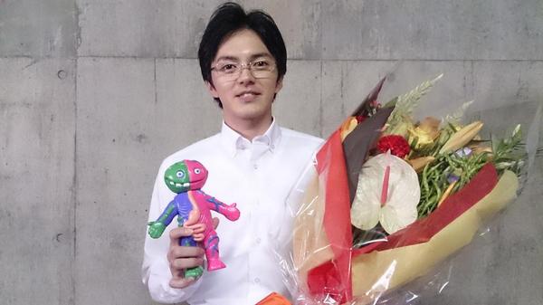 ｓｔ赤と白の捜査ファイル 池田管理官こと林遣都 さんが ドラマと映画共にオールアップ エリートの池田さんと真反対の 実はゆるキャラな林 さん 二日酔いの日でもそのイケメンぶりは健在でした お疲れ様ガッキ っ Stガッキー Http T Co Yssech34xf