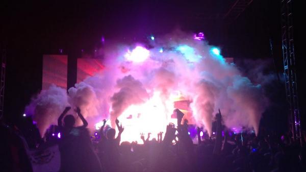 LordJher's tweet photo. Great fucking night!!!! 👽😎😝 @aboveandbeyond @DJDannyAvila @Mat_Zo_MRSA @GGrooveevents #Isladelsolfest http://t.co/E5zbF4z95V