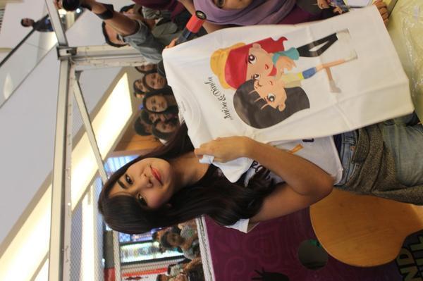 dilla_devi's tweet photo. Wah bajux cantik@AnisaRahma_Adi @MilovaTV Meet And Greet Jambi@Jamtos #JamtosFUNT4STIC http://t.co/tDO0GpM4At