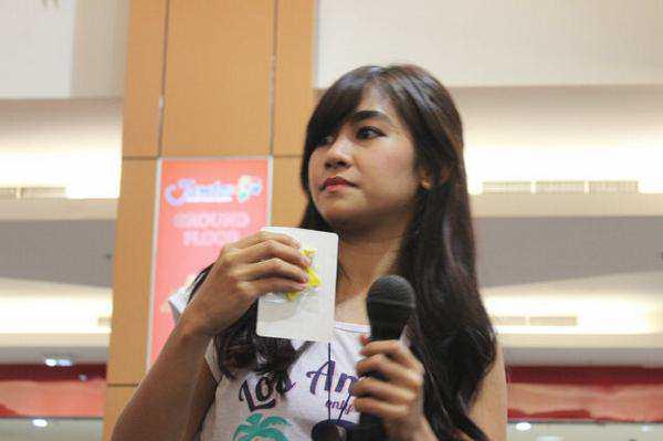 dilla_devi's tweet photo. Teh@AnisaRahma_Adi Lagi ℳa̲̅ϋ​​ bagiin stiker@MilovaTV #JamtosFUNT4STIC http://t.co/Z1b9K4UtgG