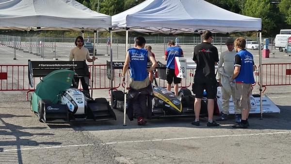 amzracing's tweet photo. Parc fermé.
@KA_RaceIng @MUCmotorsport #FSS2014 http://t.co/SbgcqwxIWZ