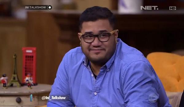 netmedia_info's tweet photo. Ternyata @MichaelMohede suka banget sama makanan bakso @Ini_Talkshow #IniTalkshowNETpekerjaan http://t.co/OhyQLE4A7Y