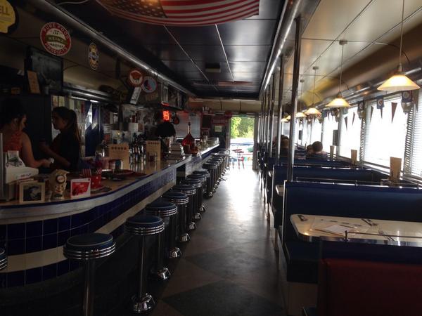 parkrunhelen's tweet photo. The very cool Swadlincote 1950's American Diner. Never would have heard of it without #parkrun in my life! #bonus http://t.co/YRQGVUx4yx