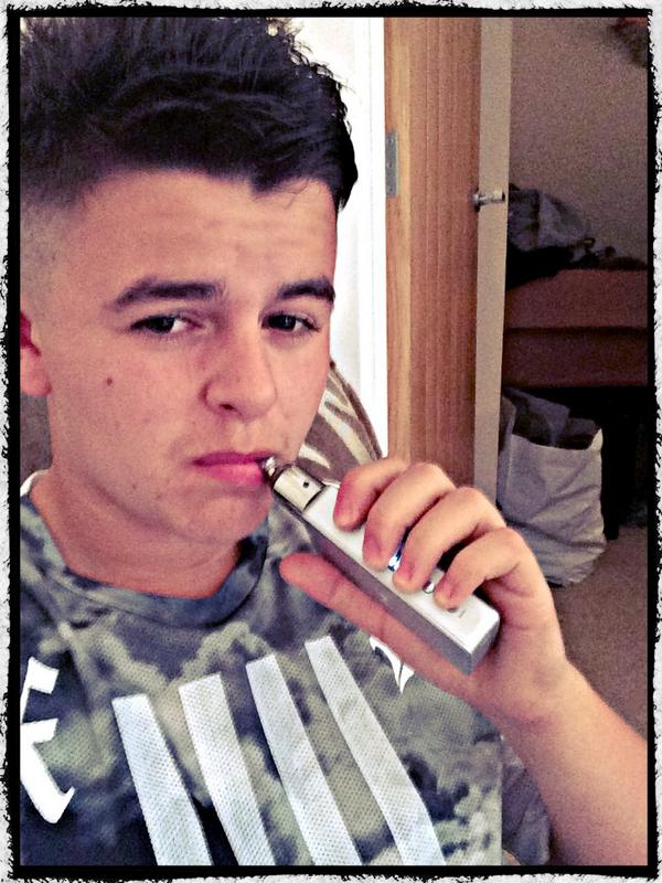 RICO_DECELIS's tweet image. #haircut #ipv2 #boacola #vapelife
