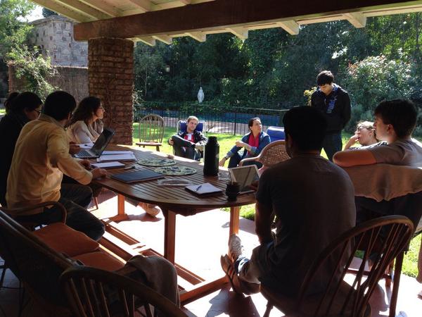 inesbrog's tweet photo. Continua la reunión de la Junta Directiva de @FrenteJovenAR #DomingoConSol http://t.co/UsPeNau6no