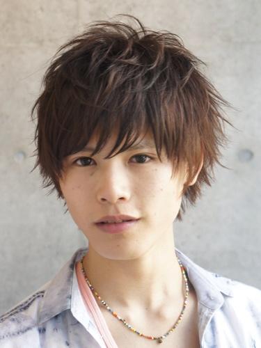 ヘアースタイル図鑑 髪型 ウルフショート 髪色 ロイヤルブラウン 特徴 ワックス少なめ スプレーでセット T Co Rosdbv9mip