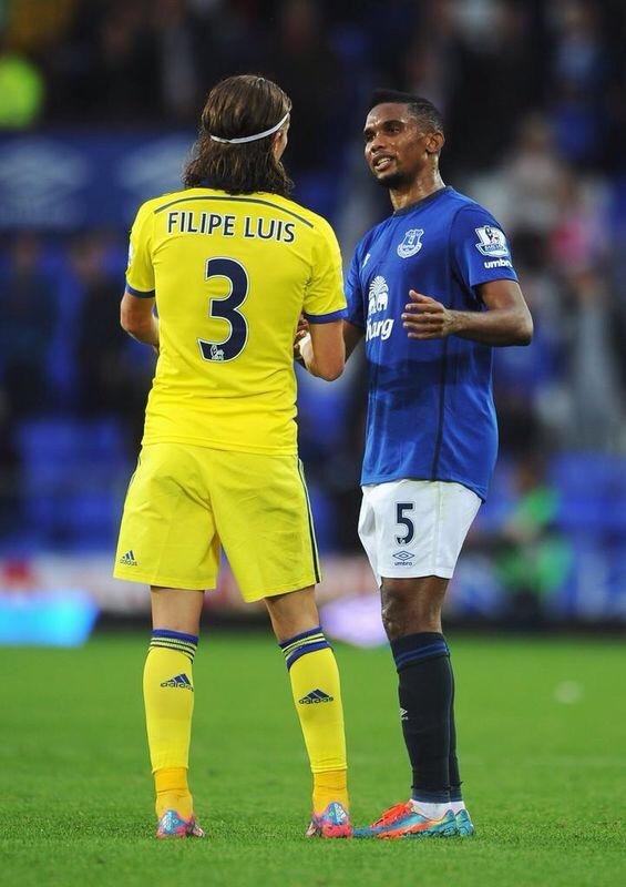 filipeluis's tweet photo. Everton 3 x 6 Chelsea. Great game. Nice picture with Samuel Eto'o. http://t.co/gto0q3UIdj
