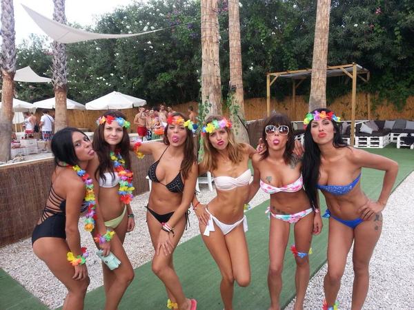 Elenapf11's tweet photo. Cumple anita wonder♥♥@AnitaDinamita30 @km84_84 @Elenapf11 http://t.co/XmqYYEdSZp