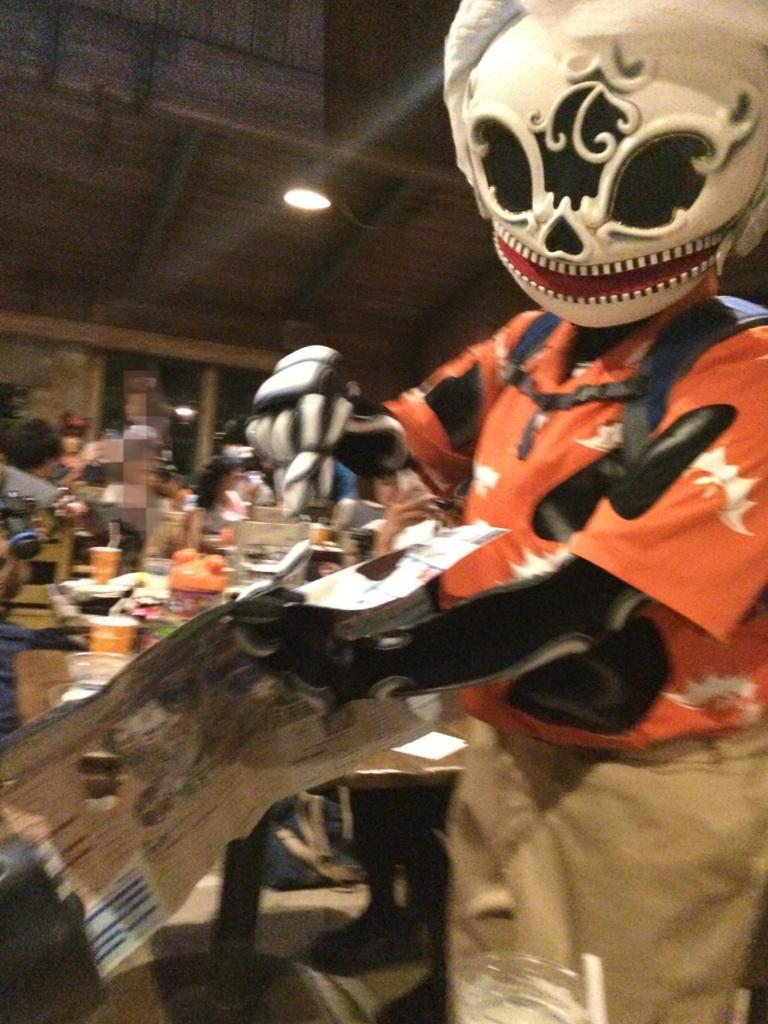 O Xrhsths Iwamaru Sakuma Sto Twitter 骨やばい トーキングのキャラクターを東京ディズニー シー風に落とし込んだ感じ ゲストと話せるようにみんなが小物持ってるし ディズニーキャラクターでなくこれをやったのが良い ディズニーお先にハロウィーン Http T Co