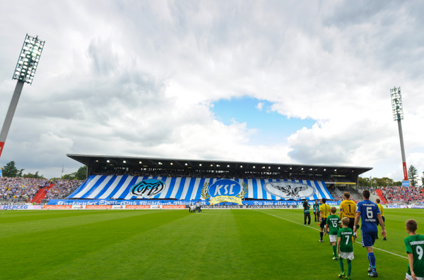 KarlsruherSC's tweet photo. Außergewöhnliche #Choreo unserer Fans gestern beim Spiel gegen den @FCH1846: http://t.co/fC5oXfi1xU #nurderksc #KCFCH http://t.co/JkY9mhd5pP