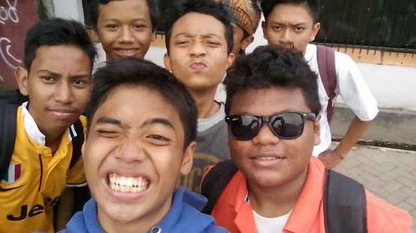 ThePastpordArmy's tweet photo. Ini lagi selfie:p @yosafatbenedict @alvonzzzz @HansFJL @ferusprasetyo @Giwangdwntr http://t.co/9fa7sPdPRv