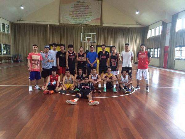 BallStarBDG's tweet photo. Little match sparing Ball Star w/ city selection Bandung @LASB_BDG Nice game bloods. http://t.co/eLrVyM7eFj