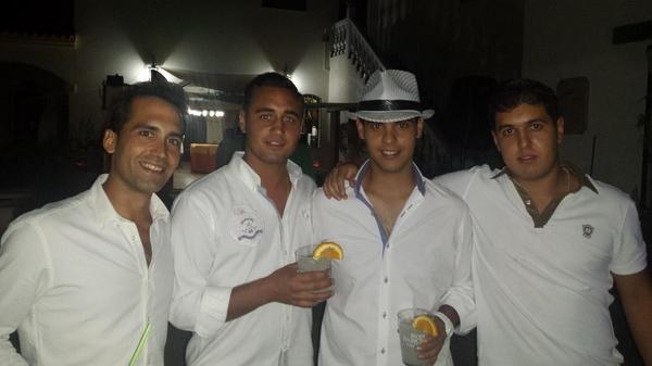 javi_pedraza93's tweet photo. Noche sin precios jaj@Pedraza1991 @martapedraza6 @manuel_xico @franmayorga1 @blancajara94 @pedrazatriguero @M08Martin http://t.co/Ul1is09WSP