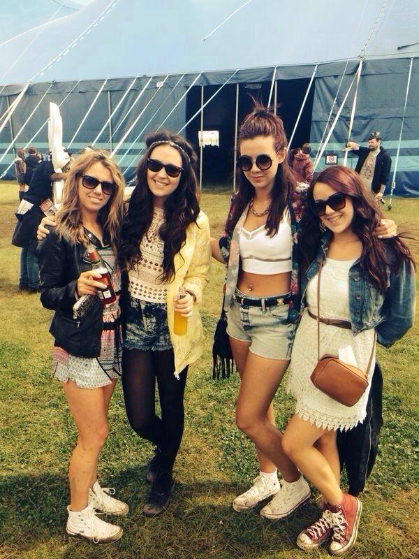 StephPaddick's tweet photo. Seriously need a night with the girls!! @MelanieCuddon  @lydslilyseymour  @Helee09 @madzzill 😩 http://t.co/tB76gmdizz