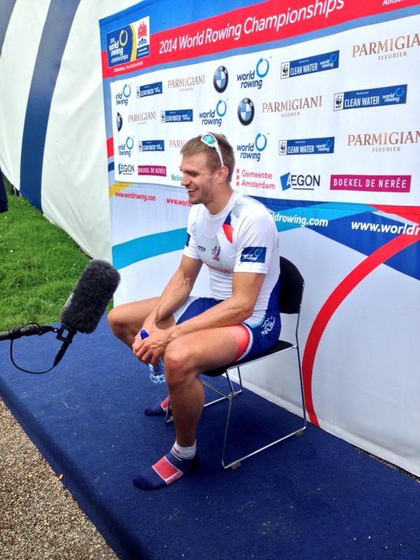 Ondrey Synek staat de pers zittend te woord na een zenuwslopende race! #WRChamps #Gold