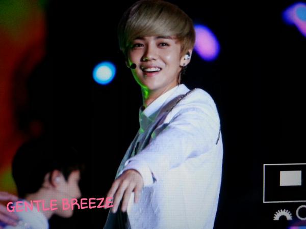 [PREVIEW] 140831 Lotte Duty Free Family Concert [110P] BwXgen2CIAAfgMr