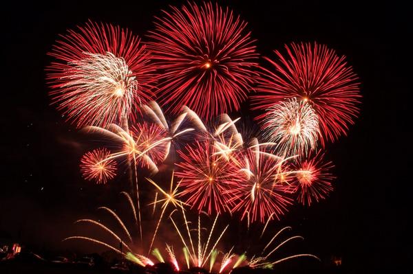 dansmith_92's tweet photo. @fireworkchamps @EastnorCastle incredible firework display last night @mlepyro http://t.co/qNt4L9d3Ll