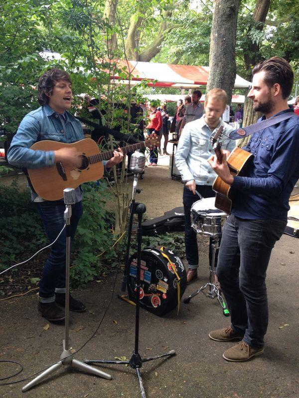 Live single-opname van <a href="/bewildertheband/">bewilder</a> bij Record Industry. Er volgen nog meer opnames op de labelmarkt vanmiddag.